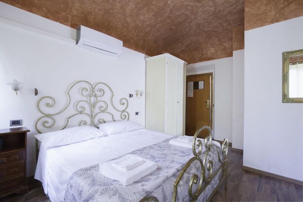 Piccolo Hotel Con Access Ztl !!! Nel Centro Storico Di Firenze !!! Екстер'єр фото