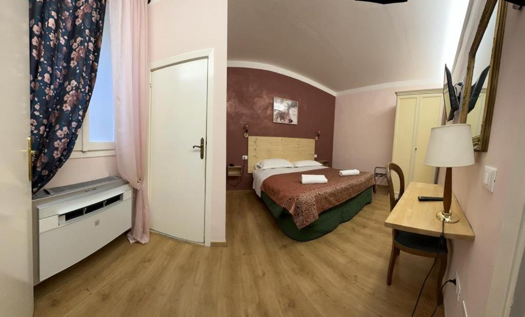 Piccolo Hotel Con Access Ztl !!! Nel Centro Storico Di Firenze !!! Екстер'єр фото