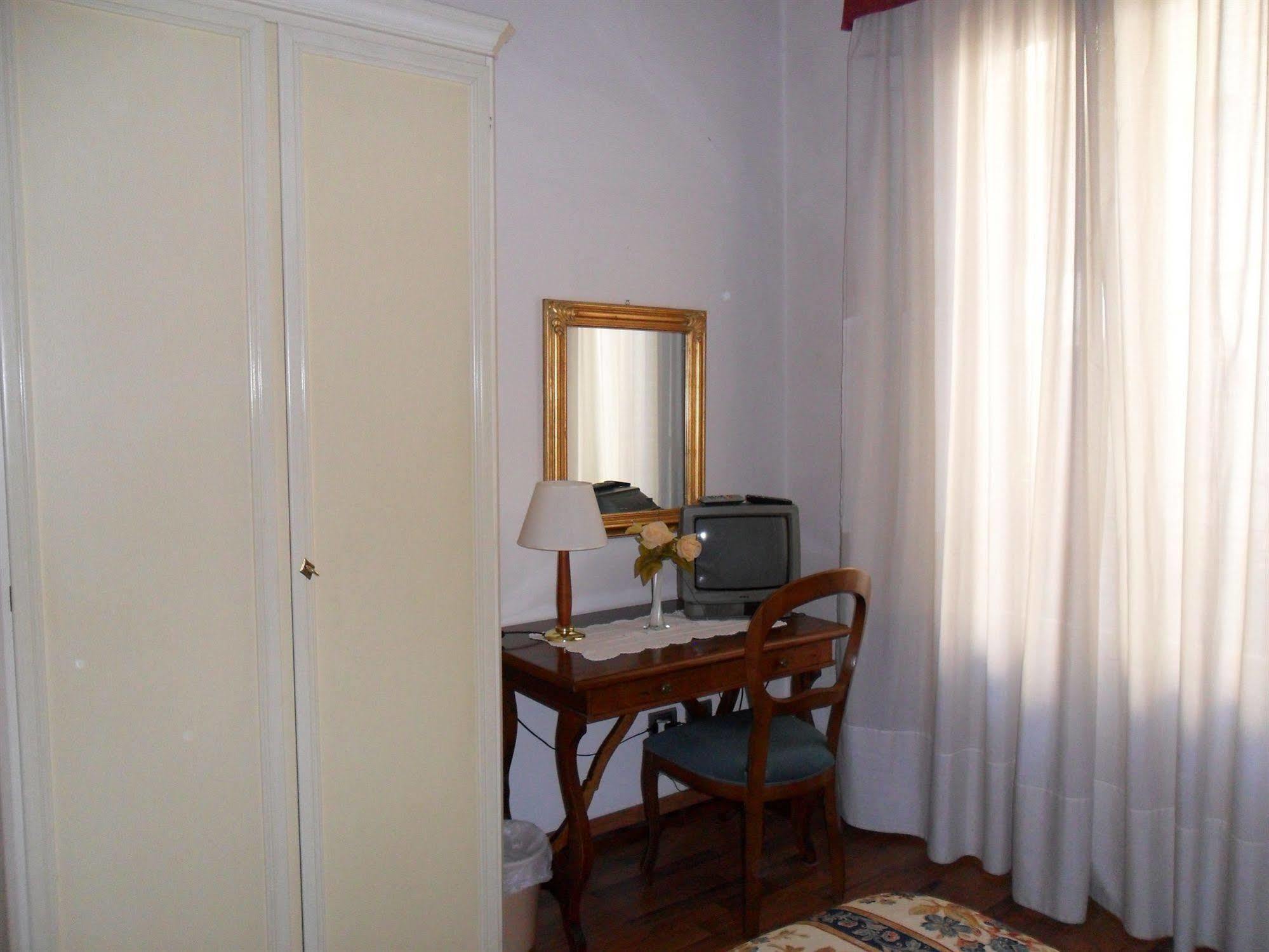 Piccolo Hotel Con Access Ztl !!! Nel Centro Storico Di Firenze !!! Екстер'єр фото