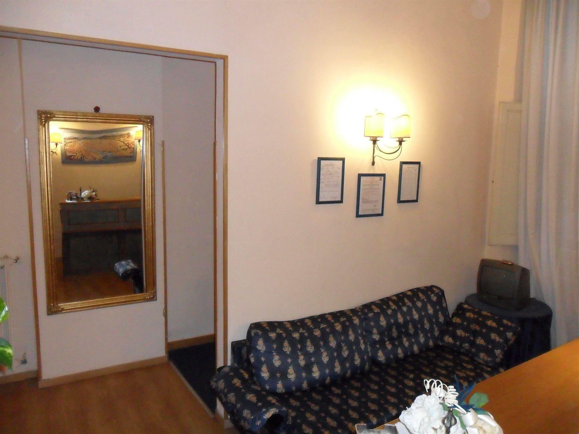 Piccolo Hotel Con Access Ztl !!! Nel Centro Storico Di Firenze !!! Екстер'єр фото